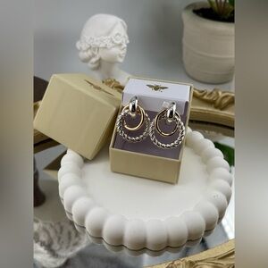 Two-Tone Hoop Earrings – Silver & Gold Interlocking Circles ✨🤍💛